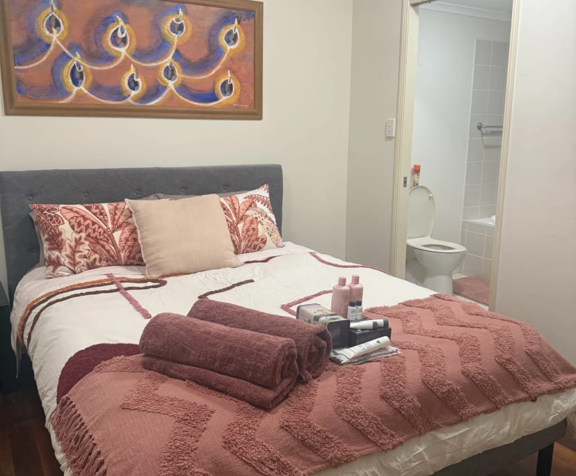 Furnished room with ensuite in a flatshare