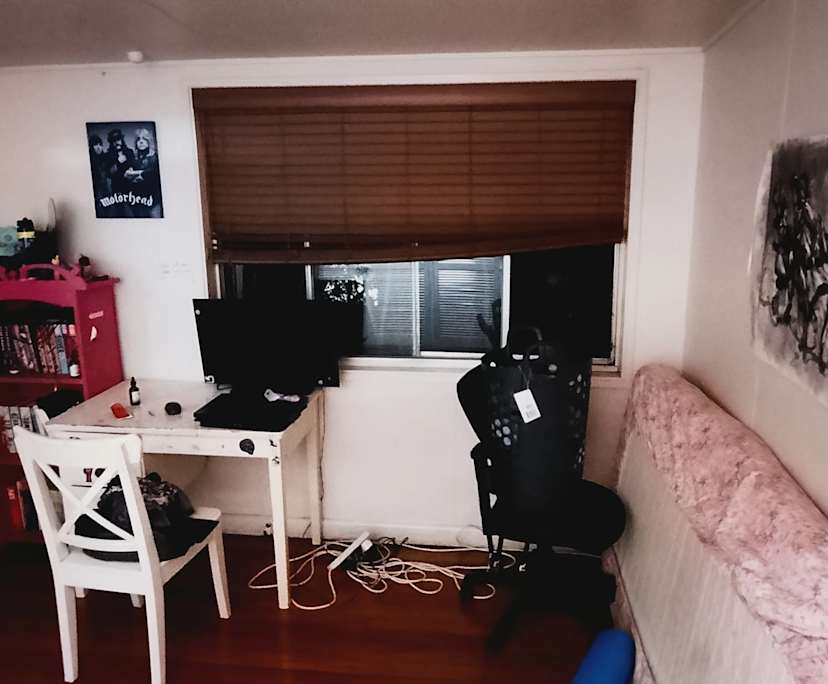 Room in a share house