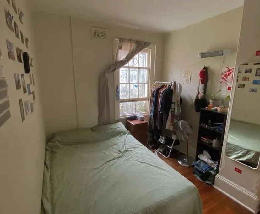 Furnished room in a share house