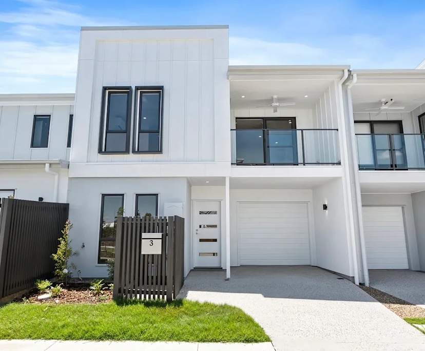 Unfurnished room with own bathroom