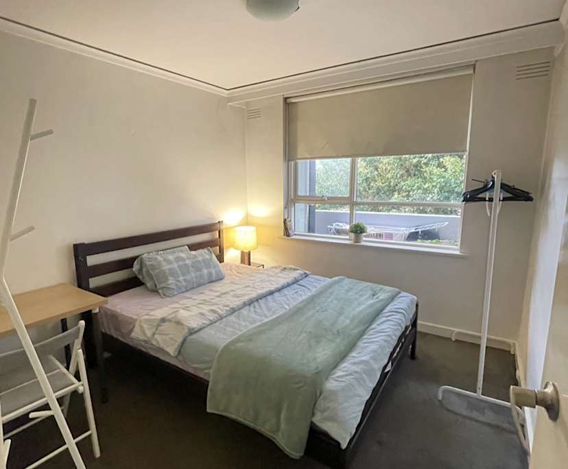 Furnished room in a flatshare
