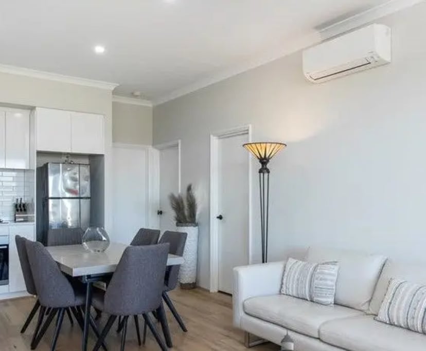 Furnished room in a flatshare