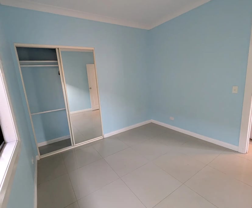 Unfurnished room in a flatshare