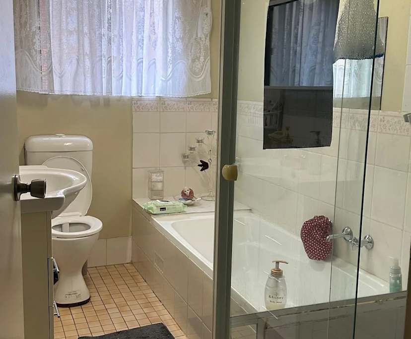 Furnished room in a flatshare