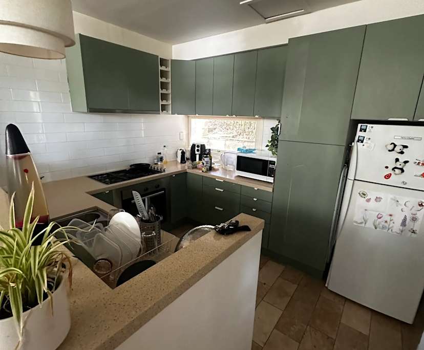 Furnished room in a flatshare