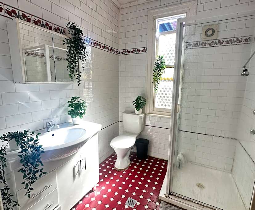 $260, Share-house, 6 bathrooms, Newtown NSW 2042