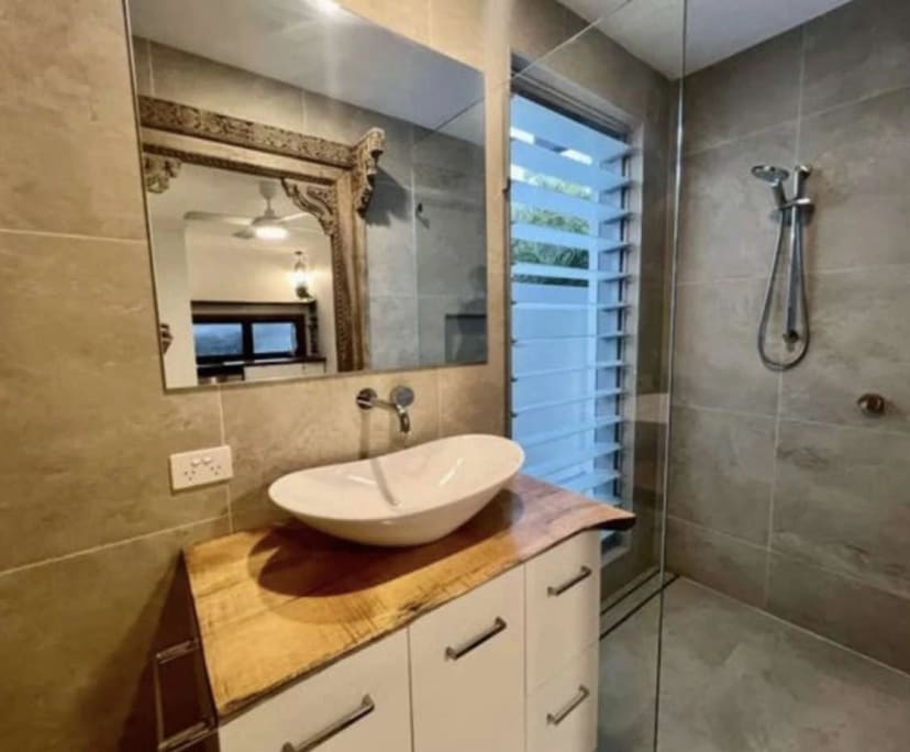 Unfurnished room studio flat for rent