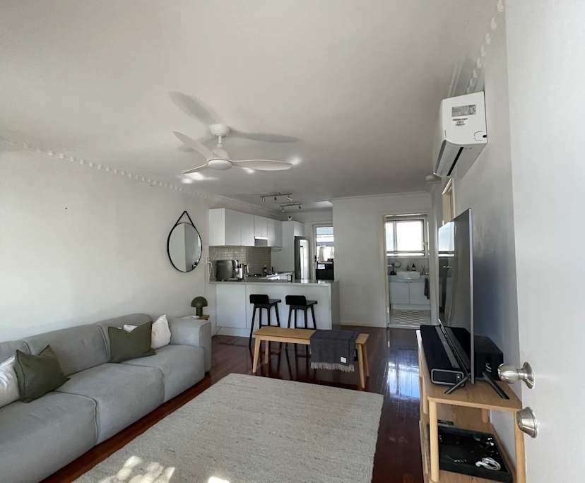 Furnished room in a flatshare