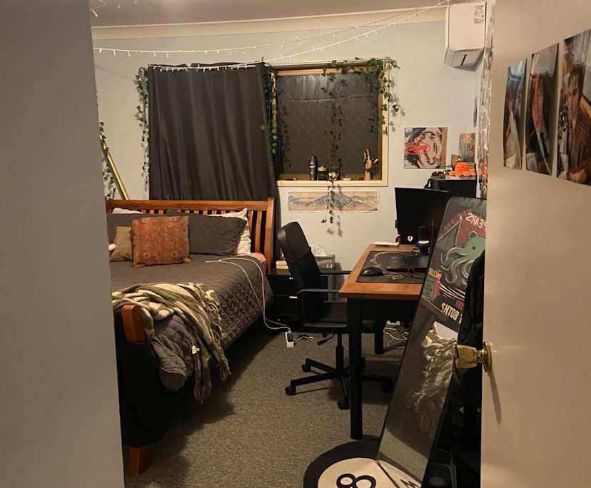 Unfurnished room in a share house