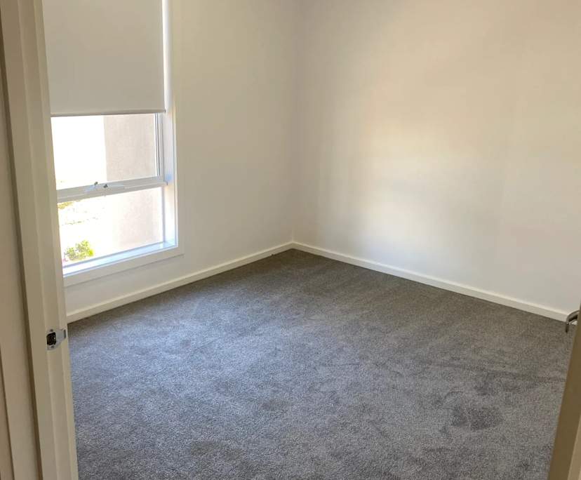 Unfurnished room with own bathroom
