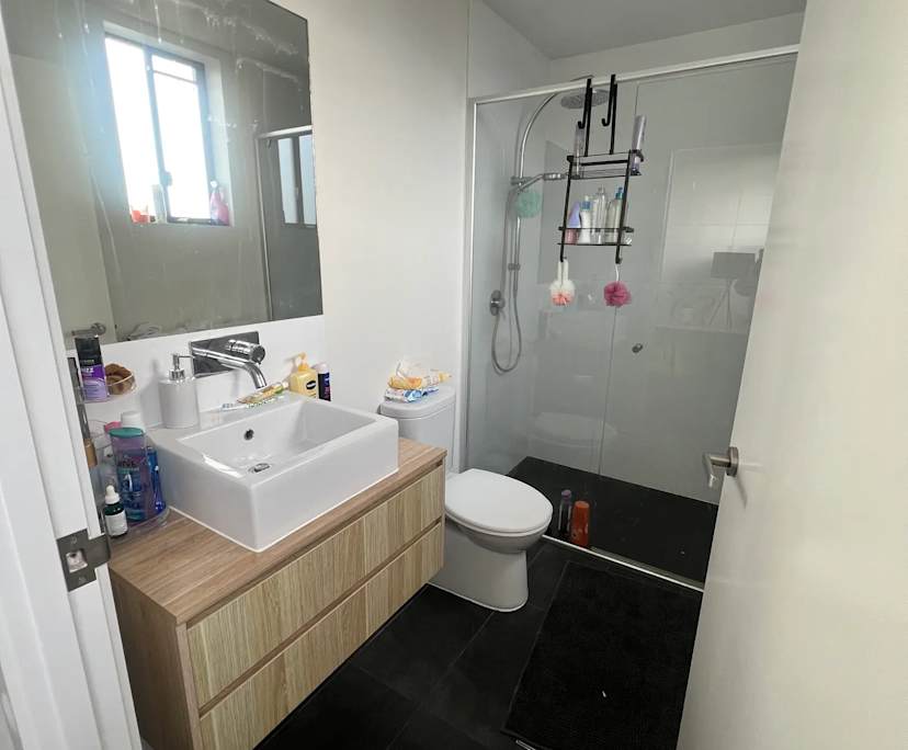 Furnished room in a flatshare