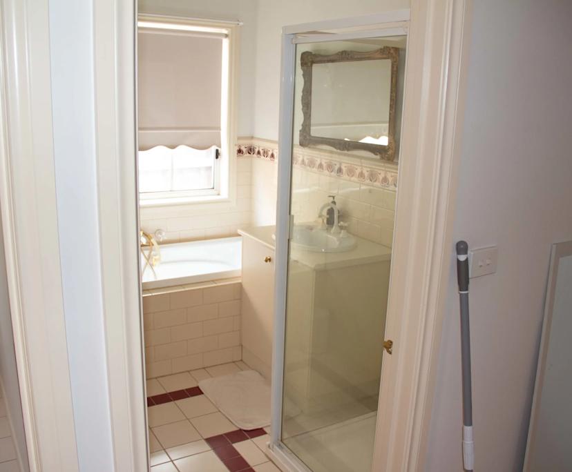 $275, Share-house, 3 bathrooms, Sunshine VIC 3020