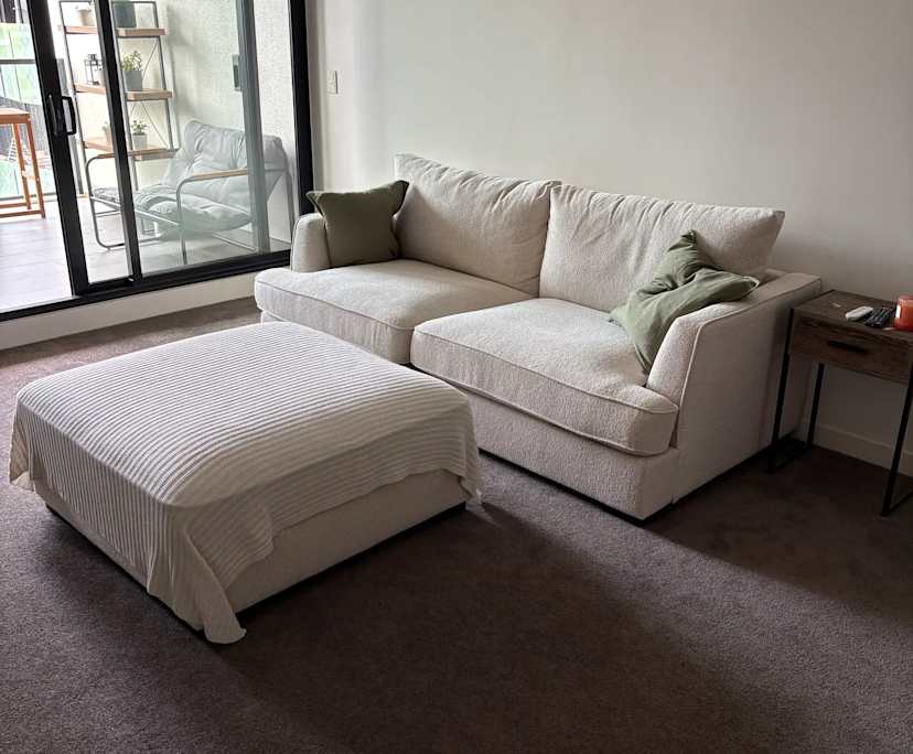 Unfurnished room with own bathroom