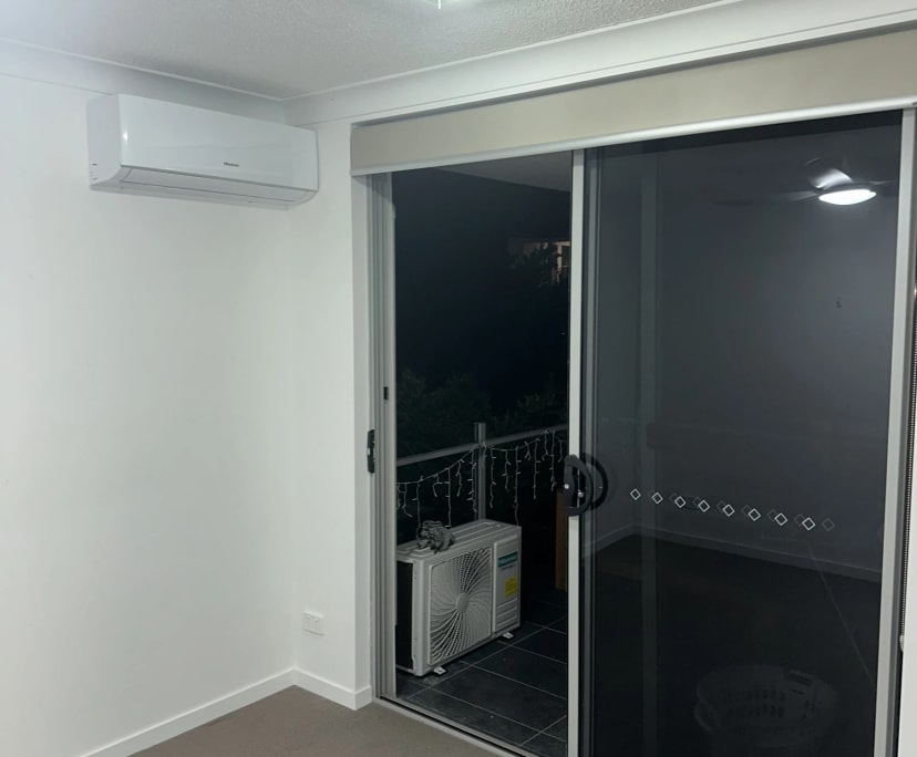 $300, Flatshare, 2 bathrooms, Labrador QLD 4215