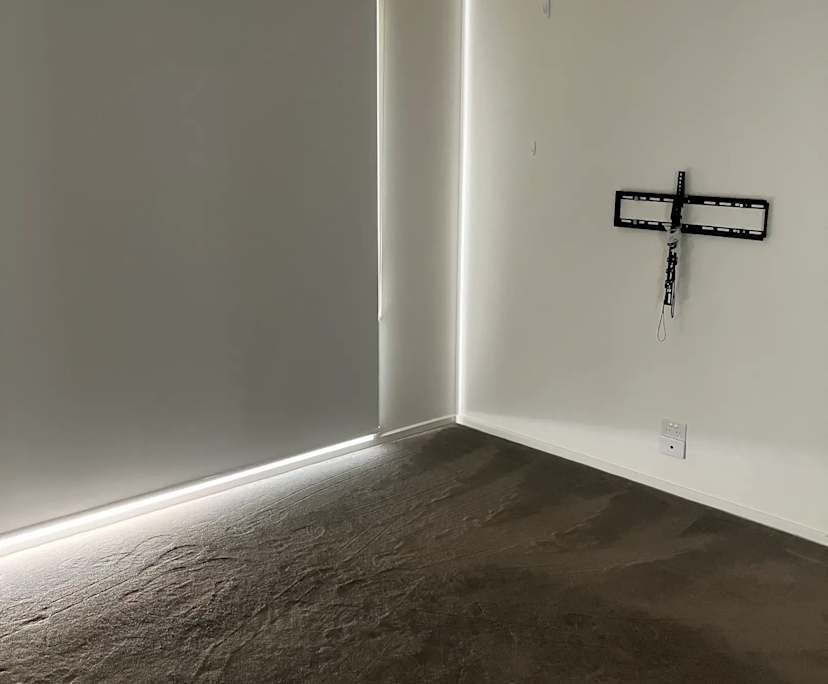 Unfurnished room with ensuite in a flatshare