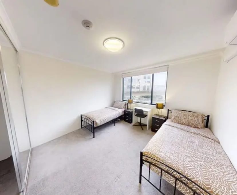 Furnished room in a flatshare