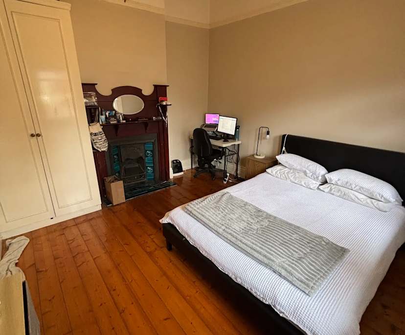 Room in a share house