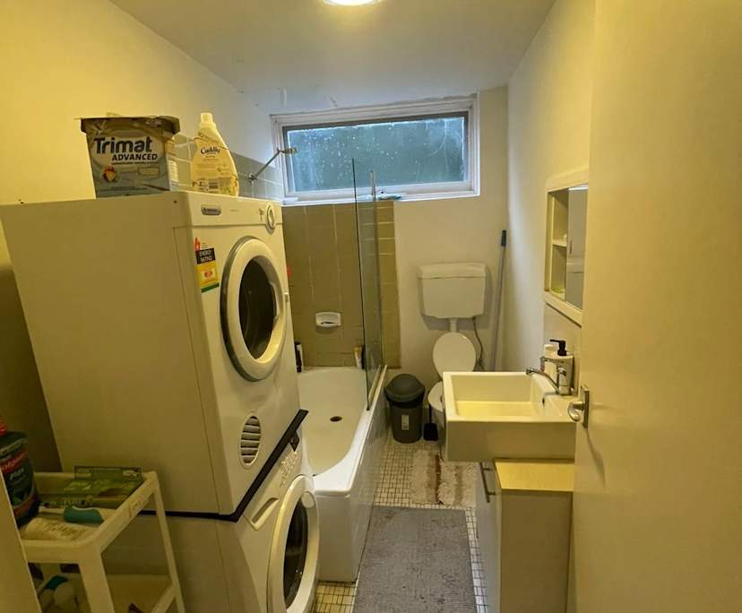 $350, Flatshare, 2 bathrooms, St Kilda VIC 3182