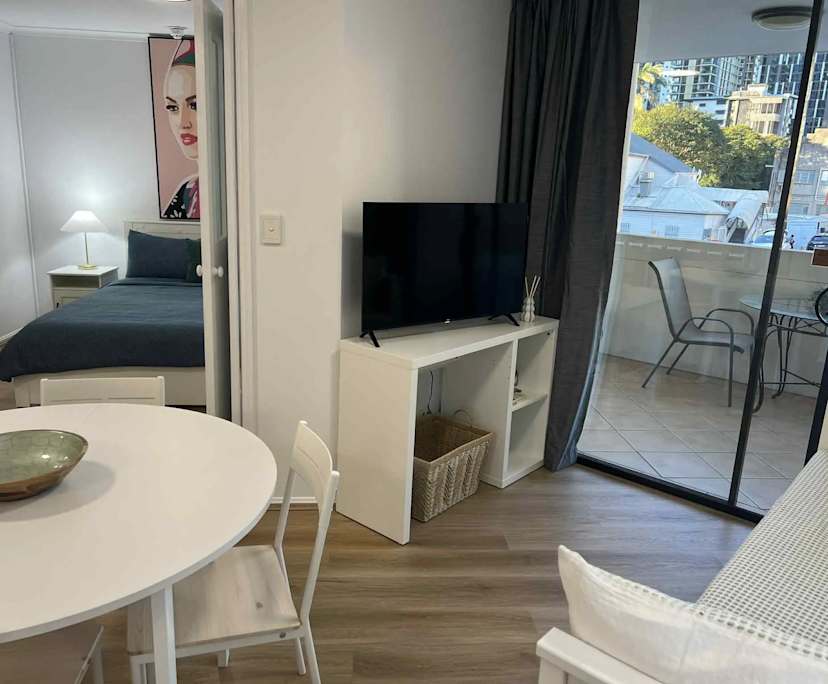 $850, Whole-property, 2 bathrooms, South Brisbane QLD 4101