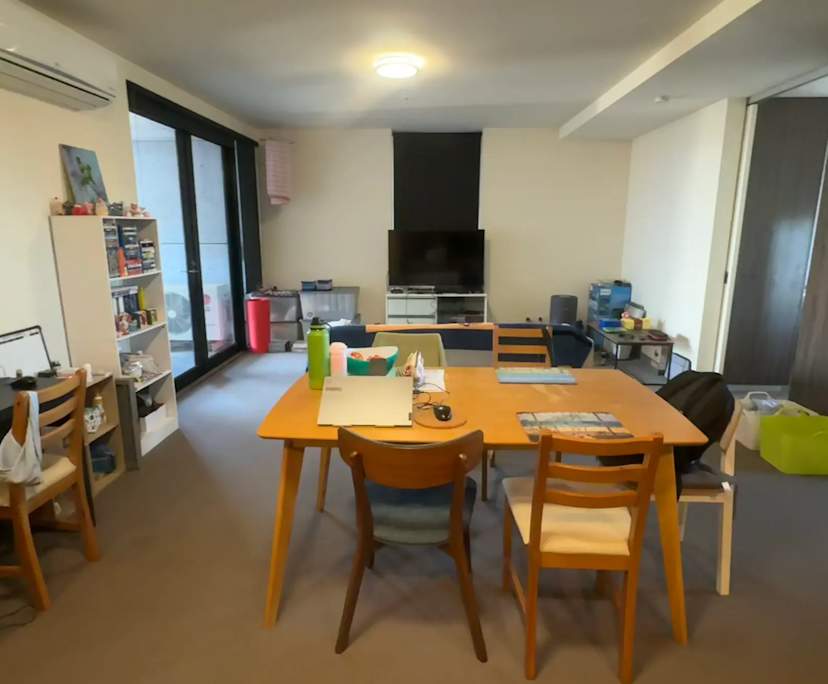 Unfurnished room in a flatshare