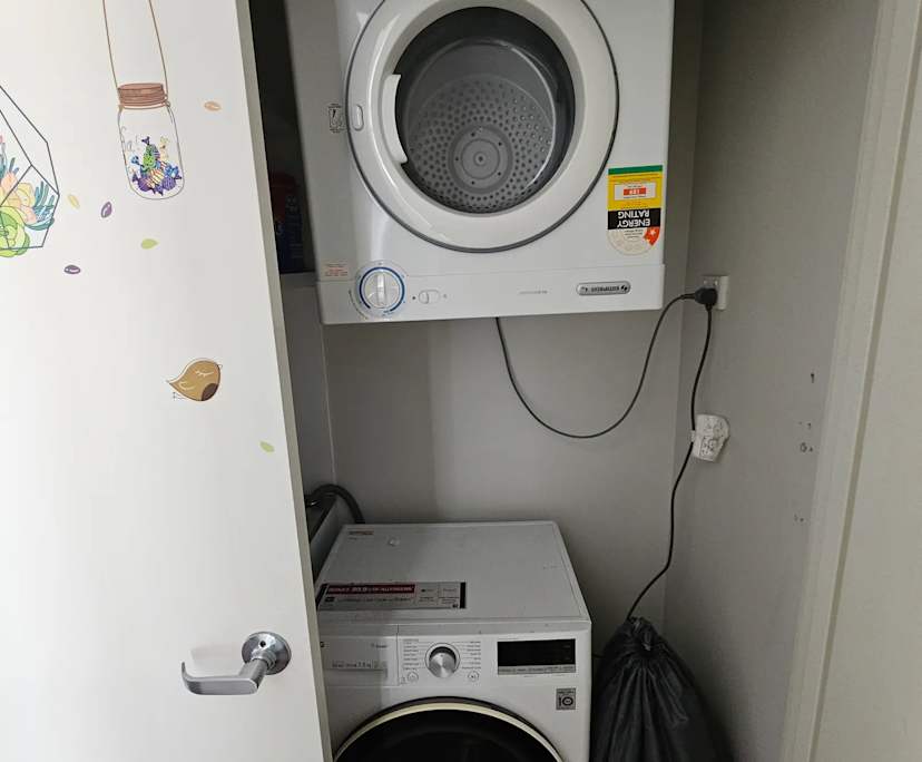 Furnished room in a flatshare