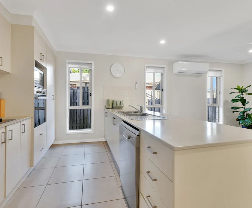 $300, Share-house, 4 bathrooms, Redbank Plains QLD 4301