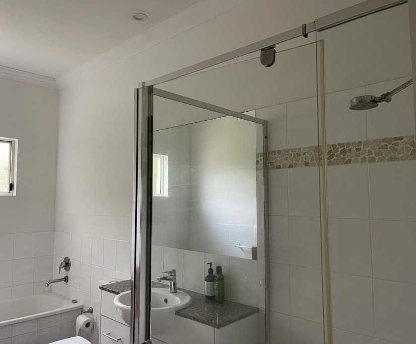 $350, Flatshare, 3 bathrooms, Cannonvale QLD 4802