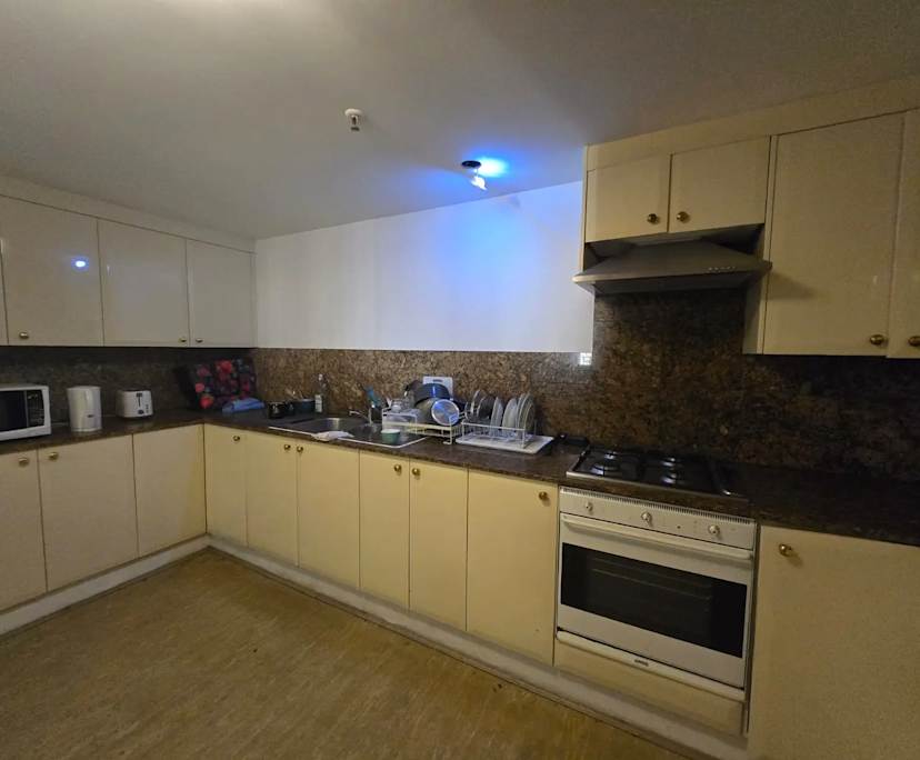 Furnished room in a flatshare