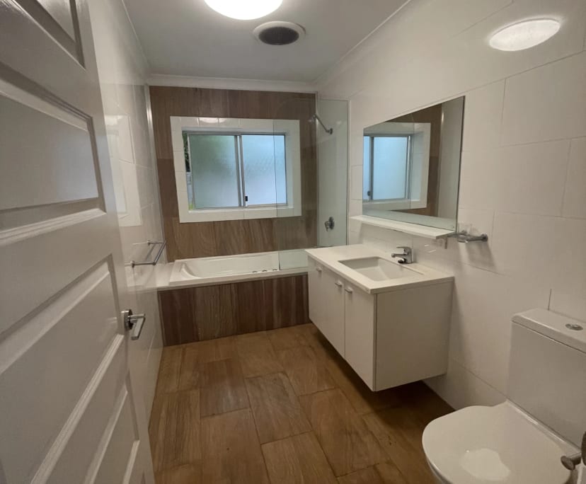 $380, Share-house, 4 bathrooms, Miami QLD 4220