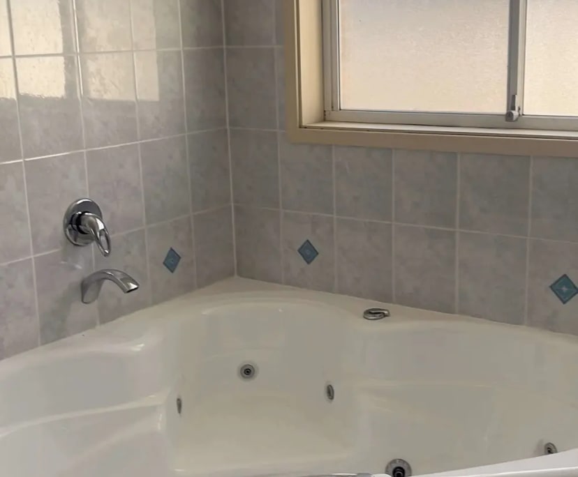 $250, Share-house, 4 bathrooms, Saint Clair NSW 2759