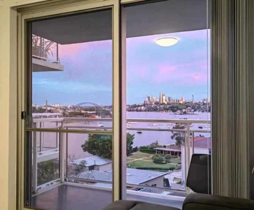 Furnished room with ensuite in a flatshare