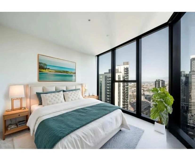 Furnished room with ensuite in a flatshare