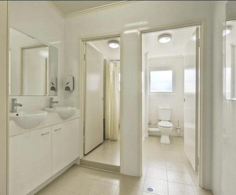 $285, Flatshare, 2 bathrooms, New Farm QLD 4005