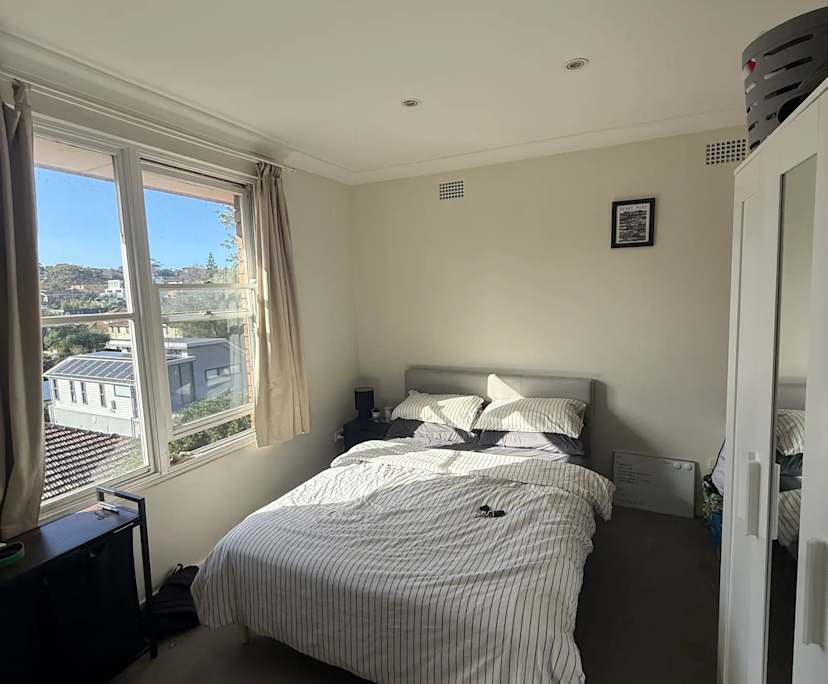 Furnished room with ensuite in a flatshare