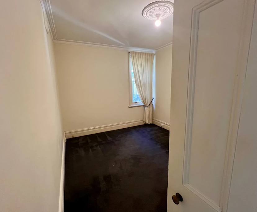 Room in a share house