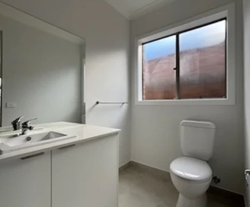 $230, Share-house, 3 bathrooms, Darley VIC 3340