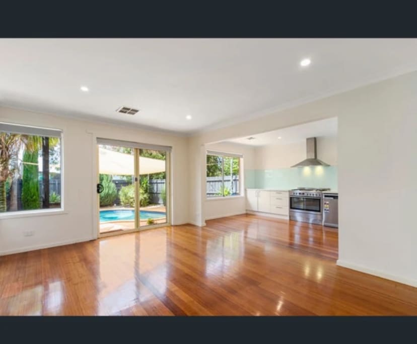 Room for Rent in Ferntree Gully, Melbourne 300, U...