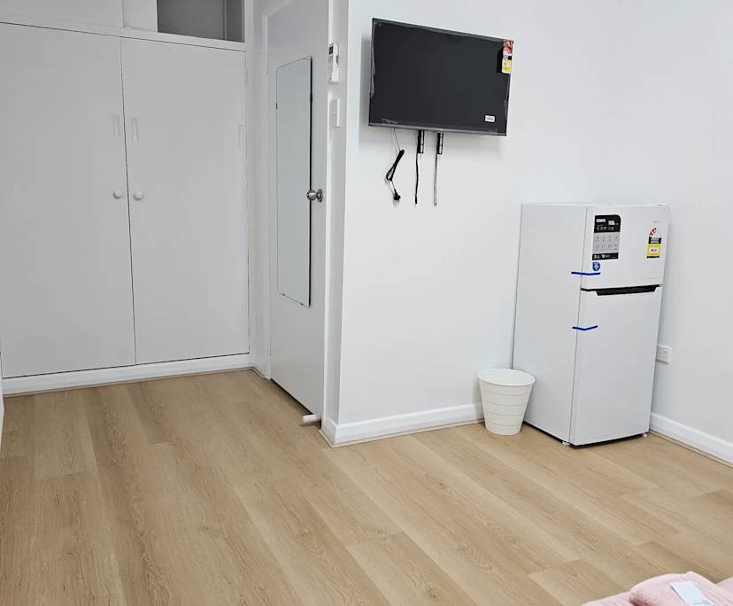 $320, Student-accommodation, 6 bathrooms, West End QLD 4101