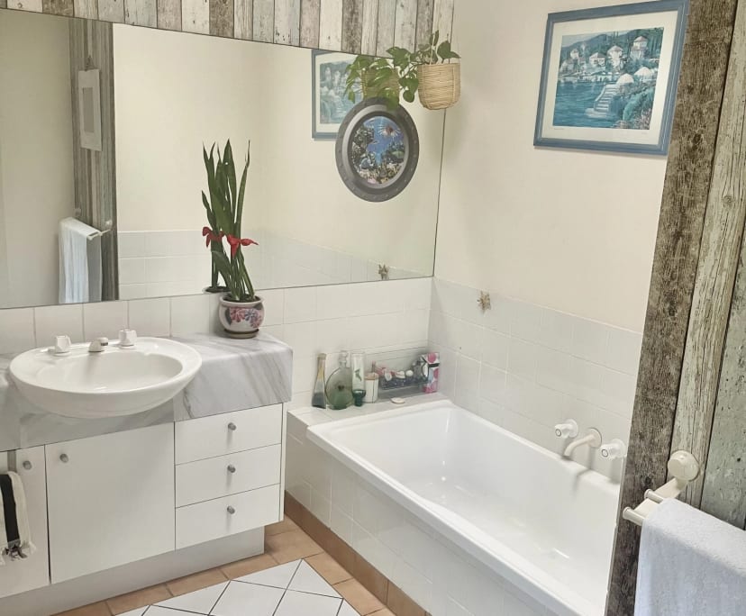 $350, Share-house, 3 bathrooms, Bundall QLD 4217