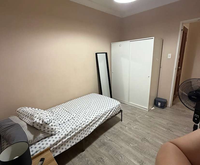 Furnished room in a flatshare