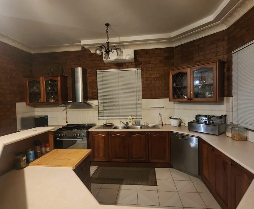 $350, Flatshare, 2 bathrooms, Highgate Hill QLD 4101