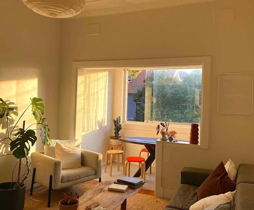 Furnished room in a flatshare
