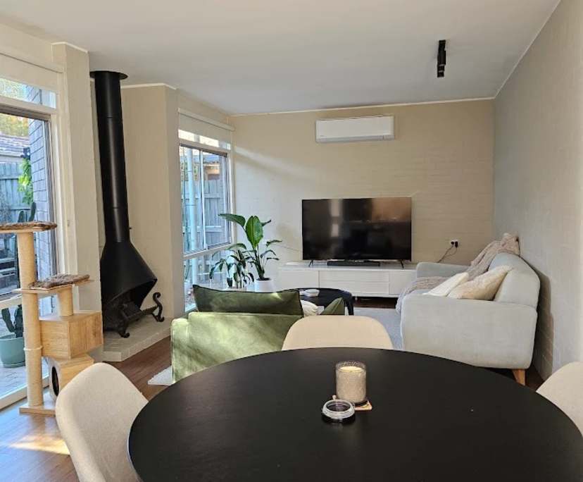 Unfurnished room in a flatshare