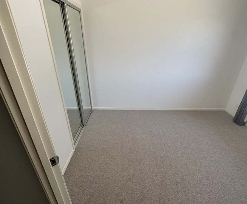 $310, Flatshare, 2 bathrooms, Holland Park West QLD 4121