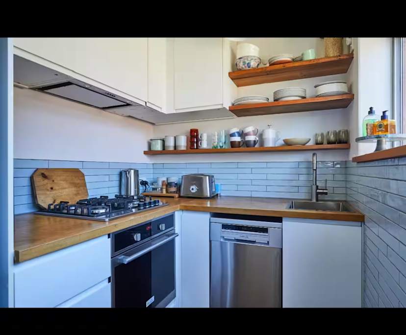 $650, 1-bed, 1 bathroom, Thornbury VIC 3071