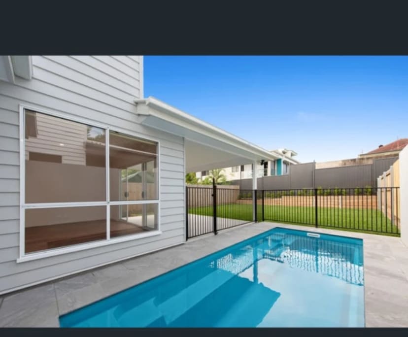 Room for Rent in Holland Park, Brisbane 400, Unfu...