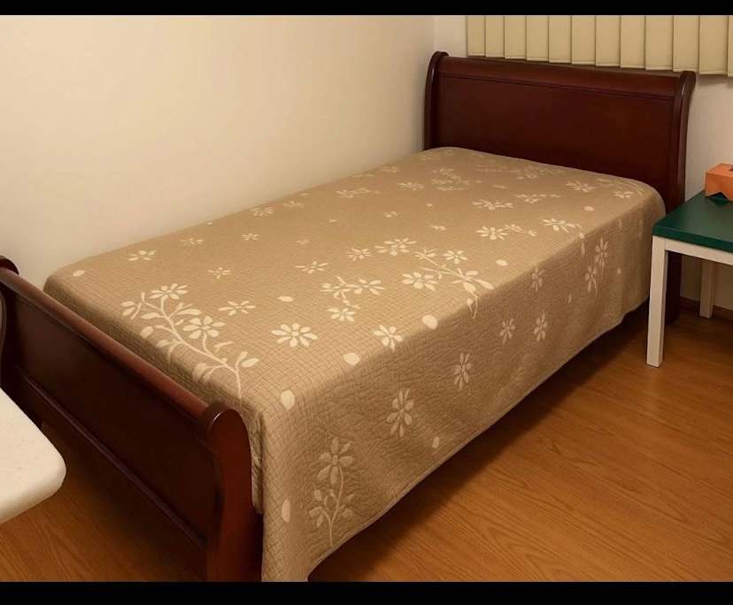 Furnished room in a flatshare