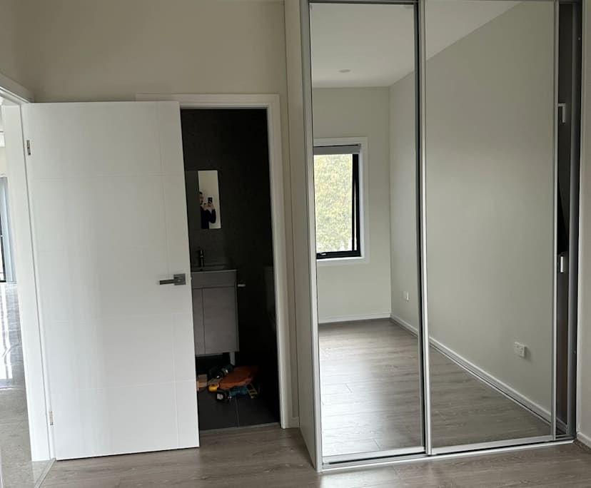 Furnished room with ensuite in a flatshare