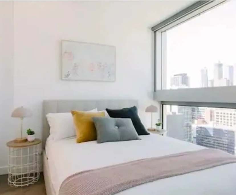 Furnished room with ensuite in a flatshare