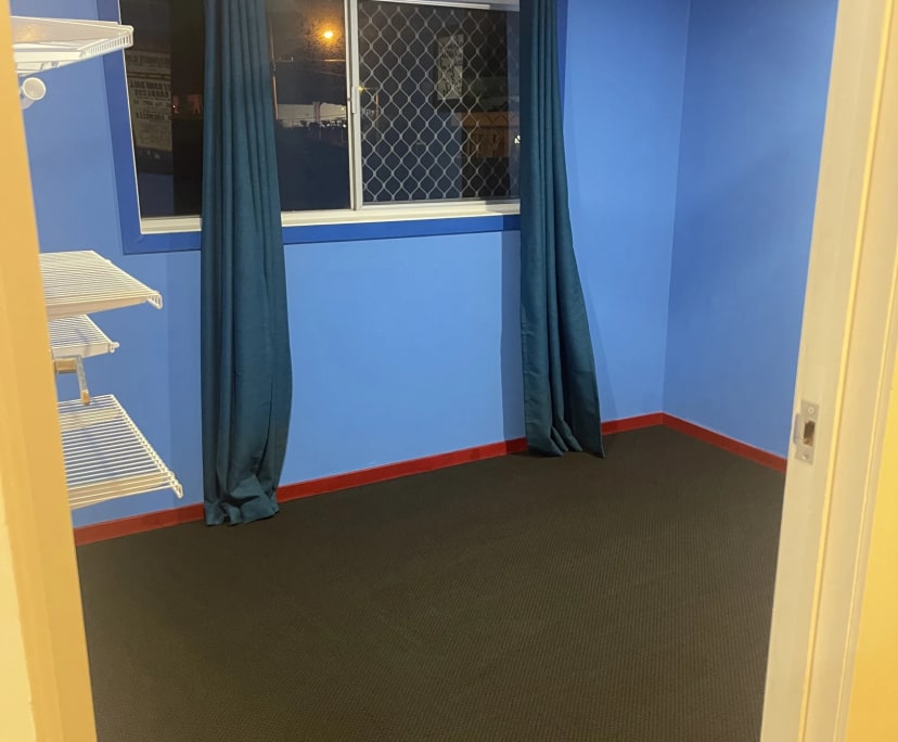 $350, Share-house, 5 bathrooms, Miami QLD 4220